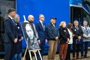 Tramwaj MPK Wrocław ma nowego patrona. To lotnik, który pokonał 22 tys. km