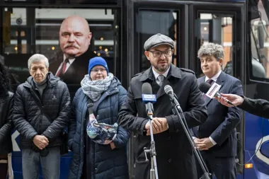MPK Wrocław upamiętniło Studio 202 tramwajem. W środku są kultowe cytaty