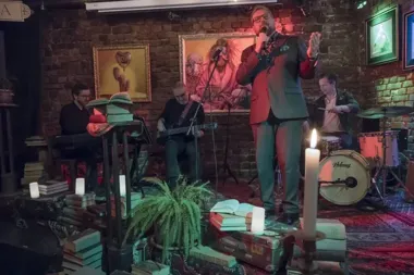 Antykabaret w Mleczarni znów zagrał po swojemu - Wrocław słuchał M/S OSSOLIŃSKI