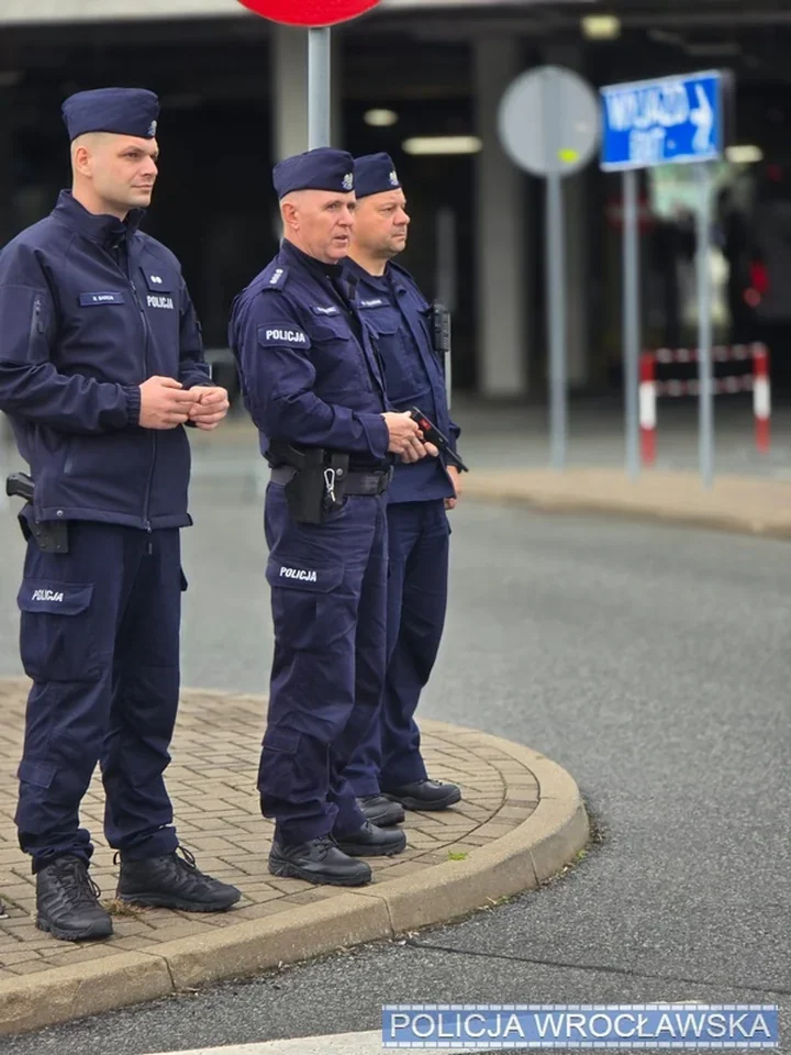 34 tysiące kibiców na meczu we Wrocławiu, race pod lupą policji