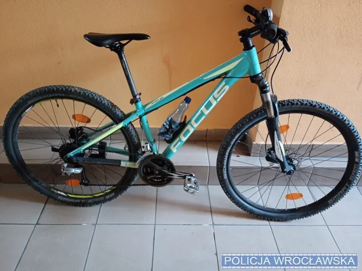 Trzech wrocławian zatrzymanych za kradzieże rowerów. Narzędzia mieli przy sobie
