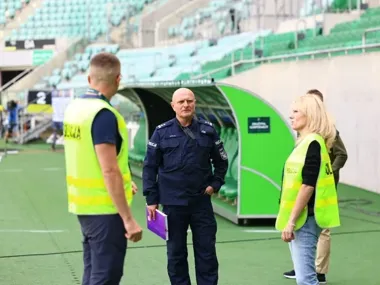 Race na stadionie we Wrocławiu. Policja analizuje nagrania