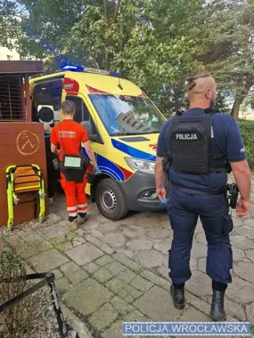 Po śladach krwi dotarli na dziewiąte piętro. Pomogli 85-latce