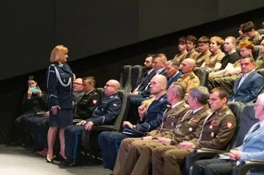 Wrocławska Policja otworzyła drzwi maturzystom z klas mundurowych