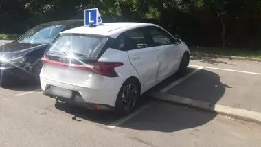 Kursanta uczył kierowca z sądowym zakazem. Hyundai nie miał badań