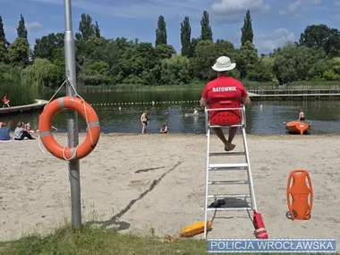 Upalny weekend nad wodą we Wrocławiu może skończyć się tragedią