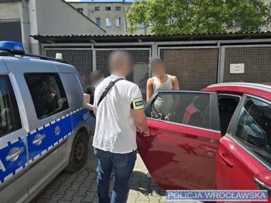Uciekł autem, potem wpław przez Odrę. Wrocławscy policjanci zatrzymali 19-latka