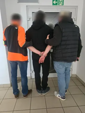 Jeździł skradzionym Fordem przez dwa tygodnie - potem sypnęły się kolejne zarzuty