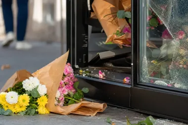 Rozbite kwiatomaty we Wrocławiu. Policja szuka podejrzanego