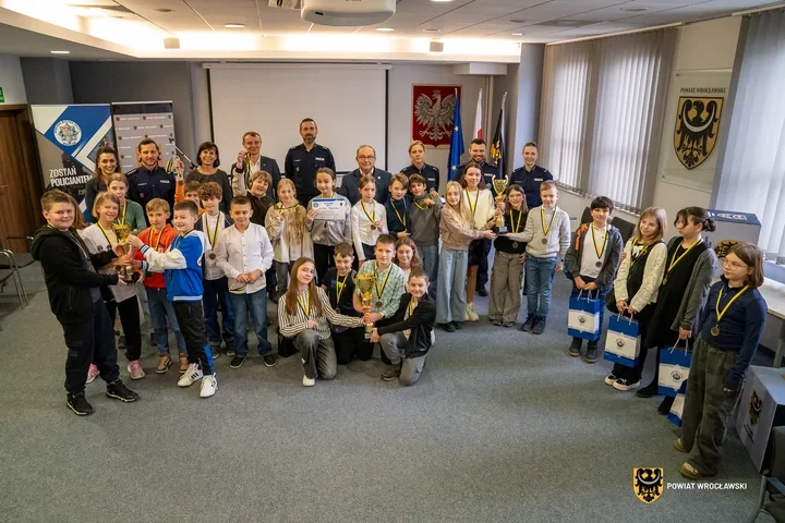 Uczniowie powiatu wrocławskiego zmierzyli się w finale konkursu „Razem Bezpieczniej”