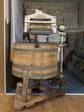 Pralka i zegar z Kątów Wrocławskich pamiętają wojenne losy mieszkańców