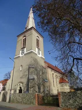 Wieża co grała i ambona wędrująca – opowieść o dawnej świątyni