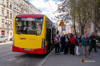 Elektryczny autobus i lotnisko pod lupą – Powiat i Wrocław sprawdzali dostępność