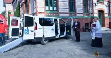 Nowy samochód dla WTZ w Małkowicach. Pomoże także osobom na wózkach