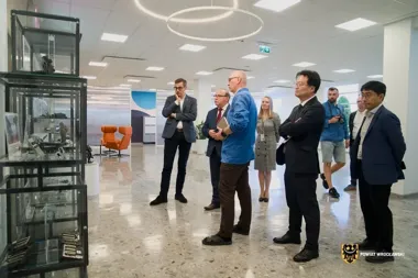 Rozmowy o inwestycjach w Biskupicach Podgórnych. Powiat spotkał się z LG INNOTEK