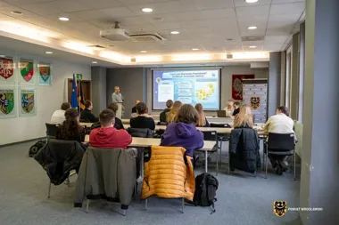 Studenci zajrzeli za kulisy urzędu, gdzie papier ustępuje EZD RP