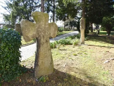Ponad 40 kamiennych krzyży pod Wrocławiem. Nie wszystkie upamiętniają zbrodnie