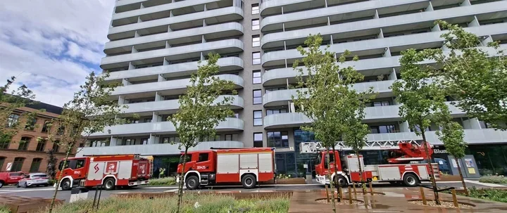 Ponad 72 metry wysokości i dźwig pożarowy - ćwiczenia strażaków we Wrocławiu
