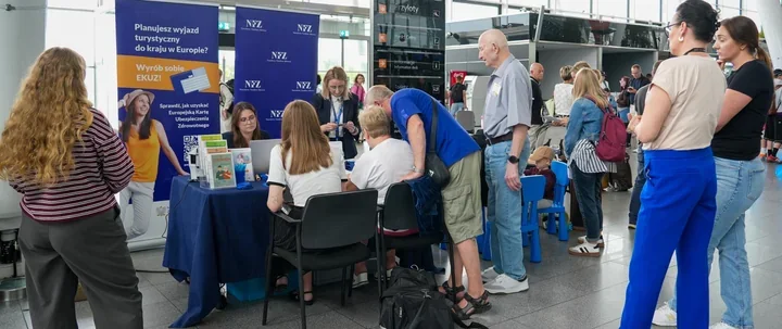 EKUZ od ręki na wrocławskim lotnisku. Podróżni korzystali z porad NFZ